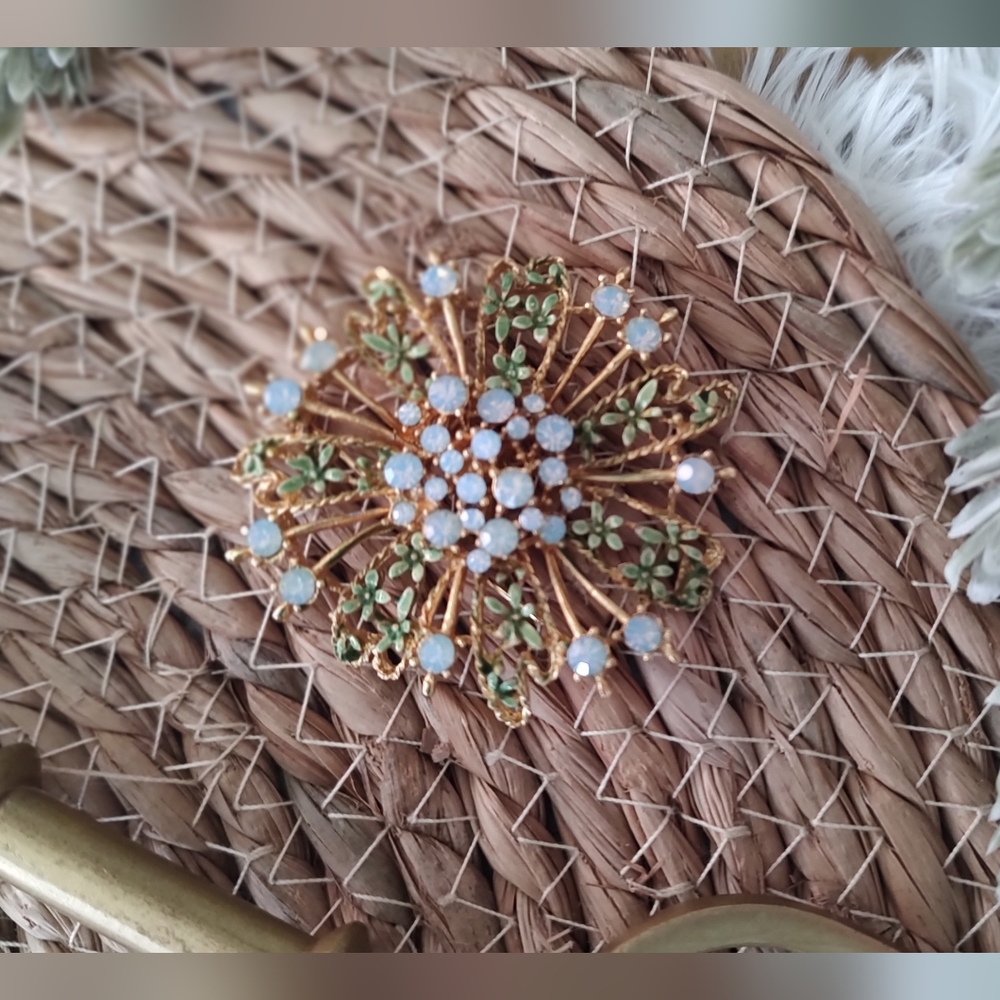Vintage floral Brooch
